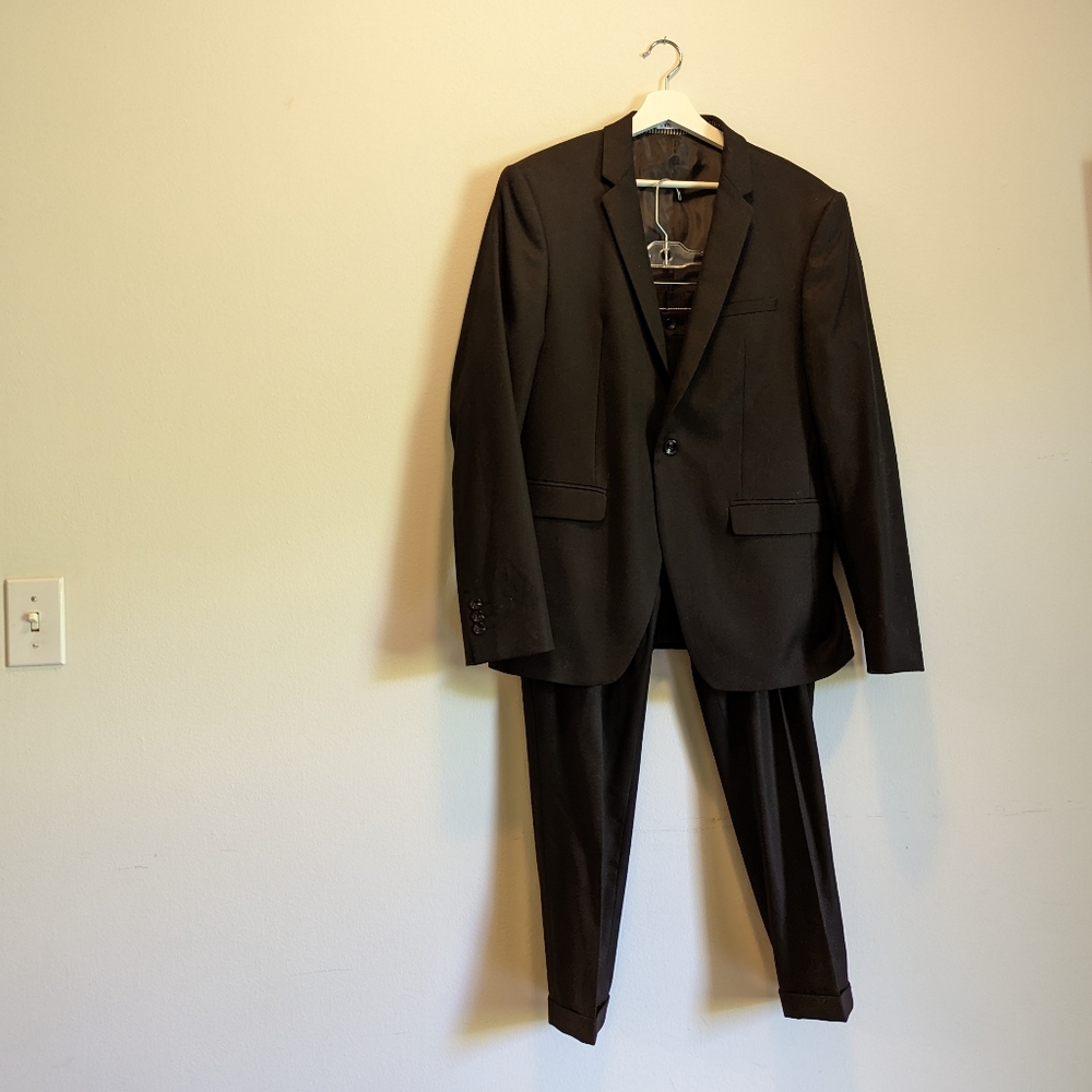 Black Zara Men's Suit, jacket size 42, pant size 32